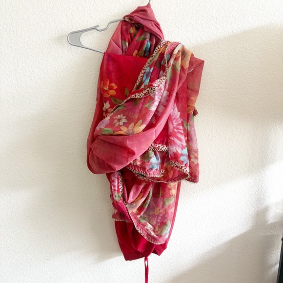 NWT Lashkaraa Elegant Red Floral Saree - Picture 3 of 16